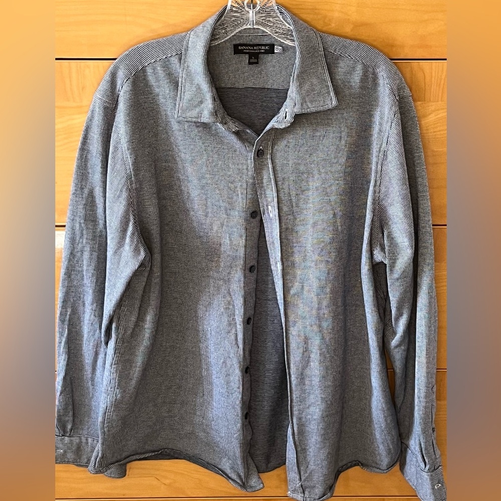 Banana Republic Performance Knit Men's Button-Up Shirt